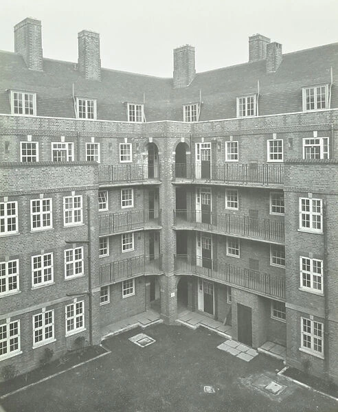 East Hill Estate: exterior of Whitby Houses, London, 1925 (b  /  w photo)