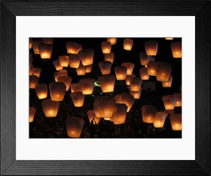 Framed Print : People release sky lanterns ahead of the traditional Chinese Lantern Festival in Pingxi Framed Print : People release sky lanterns ahead of the traditional Chinese Lantern Festival in Pingxi