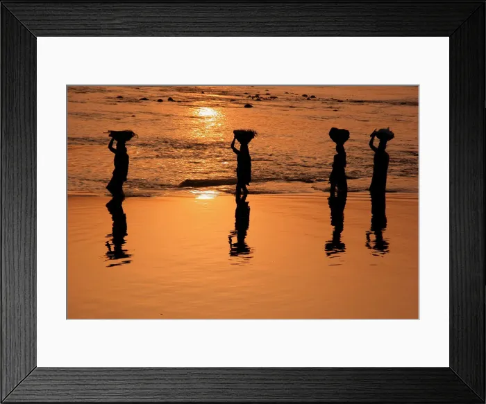 Framed Print : Indian labourers return home as they walk beside the river Tawi in Jammu Framed Print : Indian labourers return home as they walk beside the river Tawi in Jammu