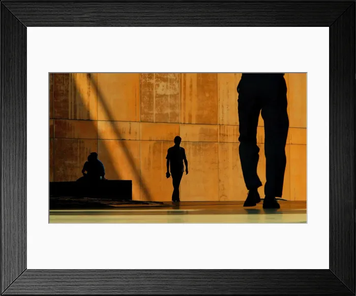 Framed Print : CITY WORKERS ARE SILHOUETTED AGAINST A WALL DURING HEAT WAVE IN LONDON Framed Print : CITY WORKERS ARE SILHOUETTED AGAINST A WALL DURING HEAT WAVE IN LONDON