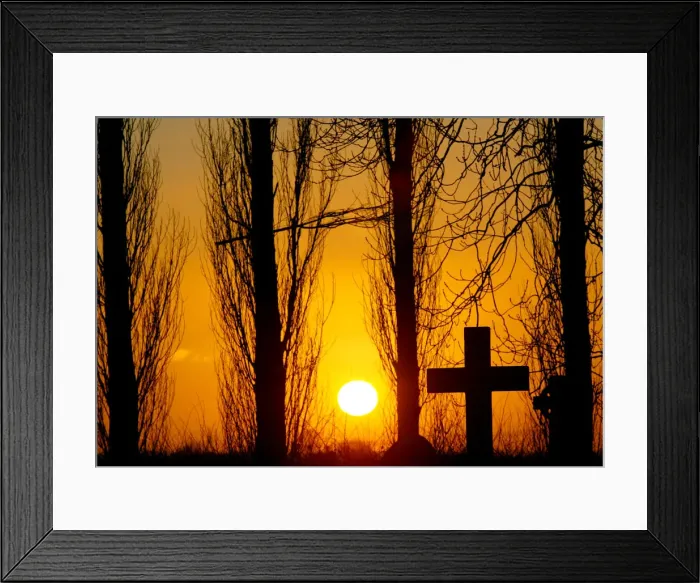 Framed Print : THE SUN SETS OVER ST PETERs CHURCH GRAVEYARD IN SWEPSTONE CENTRAL ENGLAND