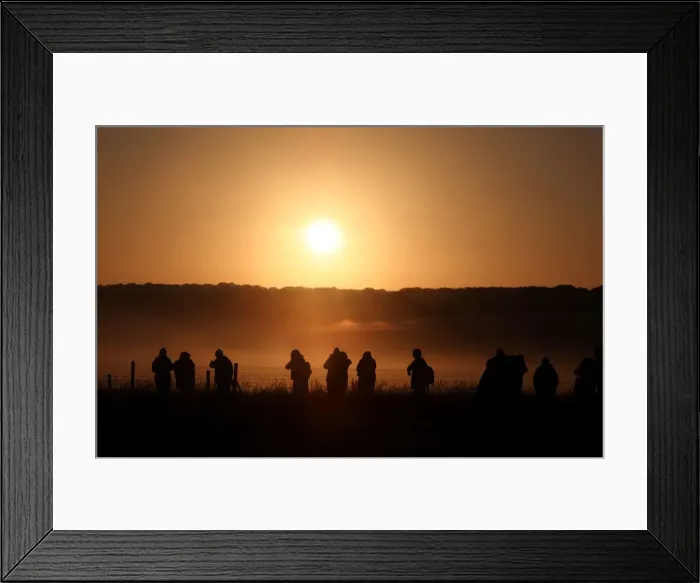 Framed Print : The sun rises as revellers welcome in the Summer Solstice at the Stonehenge stone circle Framed Print : The sun rises as revellers welcome in the Summer Solstice at the Stonehenge stone circle