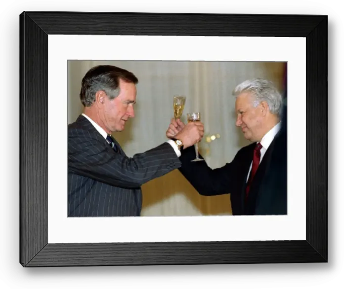 Framed Print : US President George Bush toasts Russian President Boris yeltsin in Moscow January