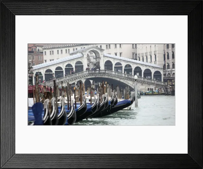 Framed Print : A view of Rialto Bridge in Venice Framed Print : A view of Rialto Bridge in Venice