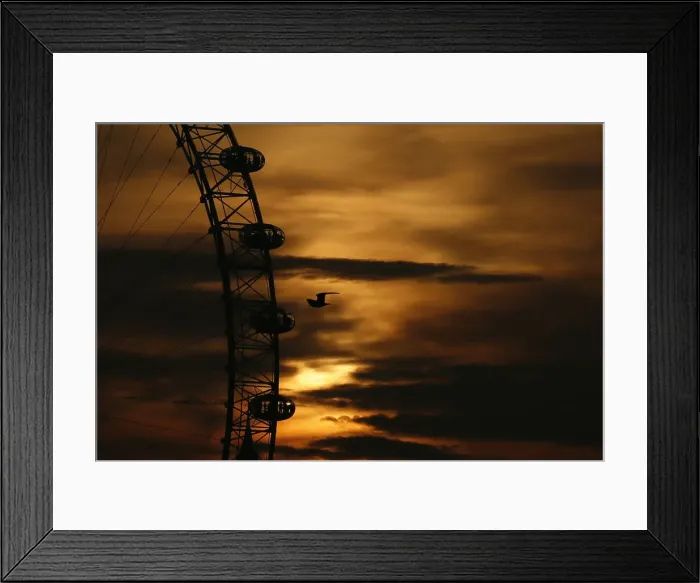 Framed Print : The sun sets behind the London Eye in central London Framed Print : The sun sets behind the London Eye in central London