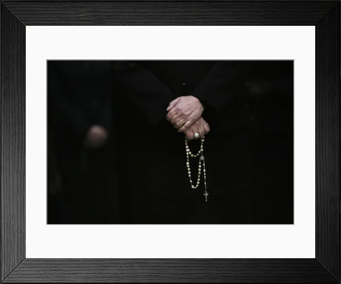 Framed Print : A woman holds her rosary during a Holy Week procession in Madrid
