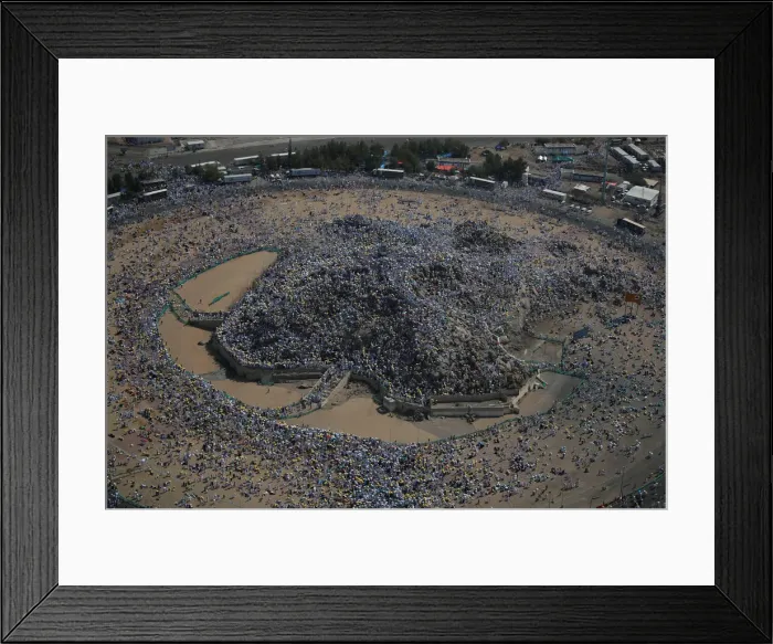 Framed Print : Muslim pilgrims gather on Mount Mercy on the plains of Arafat during the annual haj Framed Print : Muslim pilgrims gather on Mount Mercy on the plains of Arafat during the annual haj
