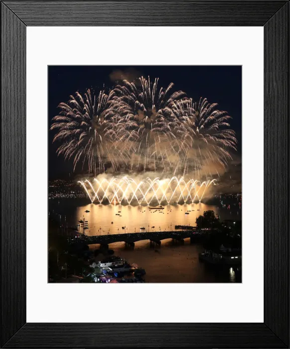 Framed Print : Fireworks explode during the Zueri Faescht festival over Lake Zurich in Zurich Framed Print : Fireworks explode during the Zueri Faescht festival over Lake Zurich in Zurich