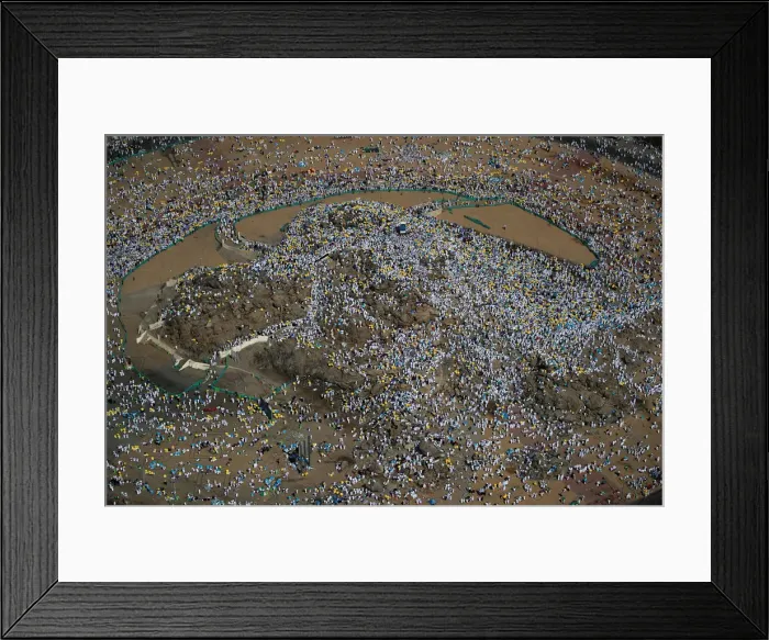 Framed Print : Muslim pilgrims gather on Mount Mercy on the plains of Arafat during the annual haj