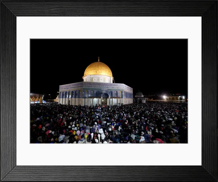 Framed Print : Muslim women pray during Laylat al-Qadr in front of the Dome of the Rock Framed Print : Muslim women pray during Laylat al-Qadr in front of the Dome of the Rock