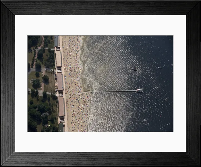 Framed Print : People sunbathe and swim at the beach of Wannsee near Berlin Framed Print : People sunbathe and swim at the beach of Wannsee near Berlin