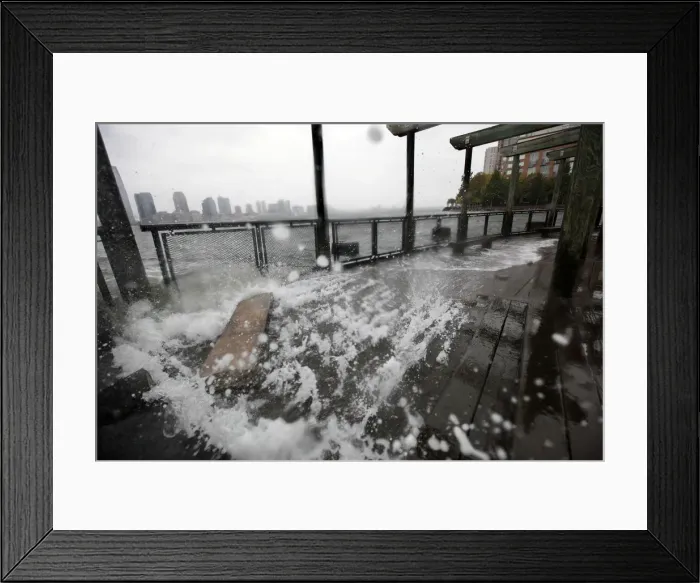 Framed Print : Water from Hudson River crashes along the shore in Battery Park in New York Framed Print : Water from Hudson River crashes along the shore in Battery Park in New York