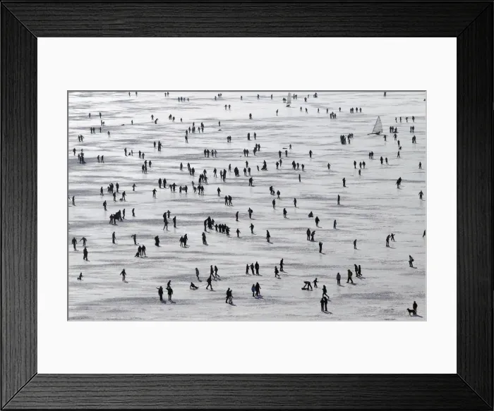Framed Print : People enjoy a sunny winter afternoon on the frozen Lac de Joux in Le Pont Framed Print : People enjoy a sunny winter afternoon on the frozen Lac de Joux in Le Pont