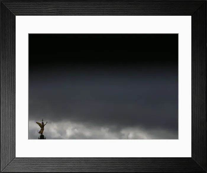 Framed Print : The Golden Victoria monument on top of the Siegessaeule is silhouetted against a dark