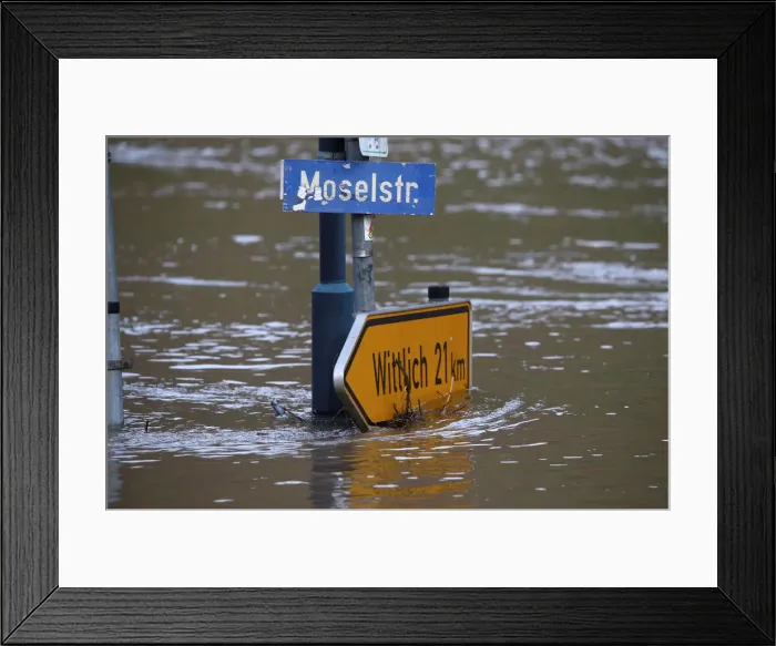 Framed Print : The street sign for the Moselle street is flooded by the river Moselle in Reil Framed Print : The street sign for the Moselle street is flooded by the river Moselle in Reil