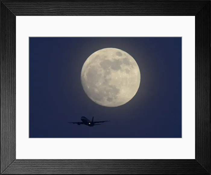 Framed Print : An aicraft flies infront of a full moon over London Framed Print : An aicraft flies infront of a full moon over London