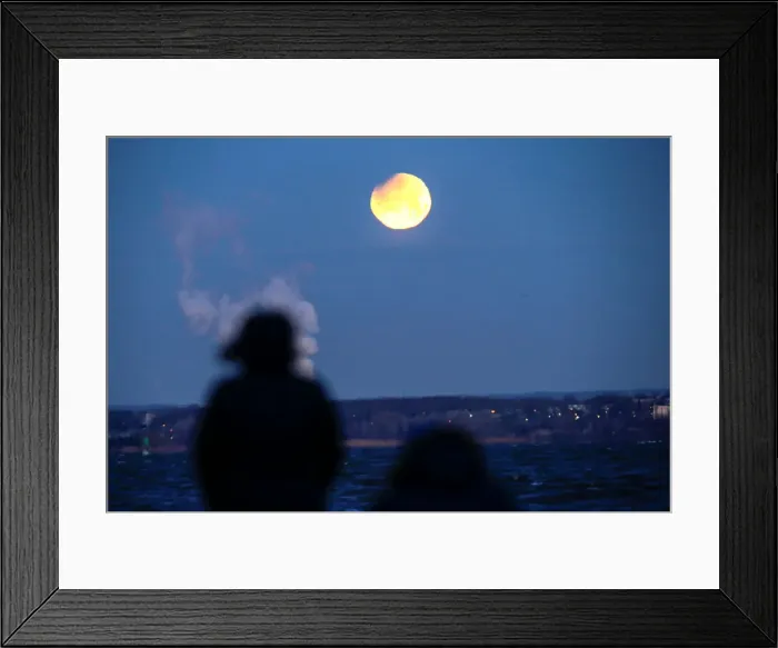 Framed Print : People watch the Super Blue Blood Moon as it sets while it is seen from Brooklyn Framed Print : People watch the Super Blue Blood Moon as it sets while it is seen from Brooklyn