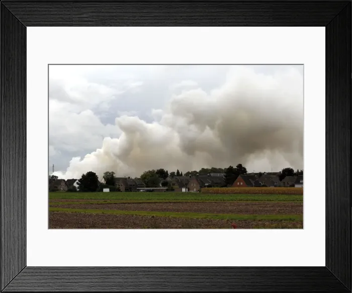 Framed Print : Plumes of smoke billow into sky following fire at fertilisers factory in Krefel
