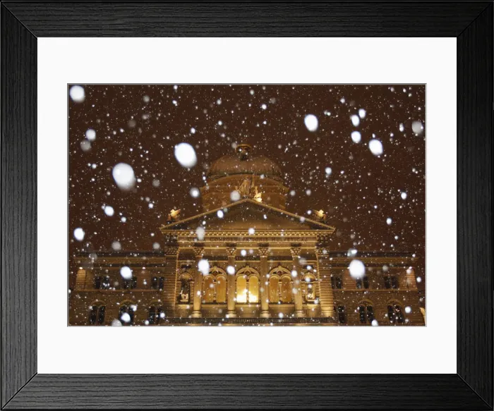 Framed Print : Snow falls in front of Switzerlands federal parliament building in Bern