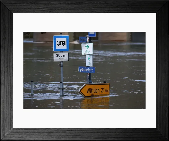 Framed Print : The street sign for the Moselle street is flooded by the river Moselle in Reil Framed Print : The street sign for the Moselle street is flooded by the river Moselle in Reil