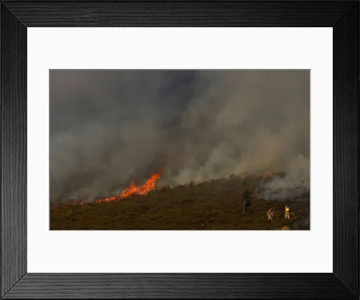 Framed Print : Firefighters tackle a blaze on Saddleworth Moor Framed Print : Firefighters tackle a blaze on Saddleworth Moor