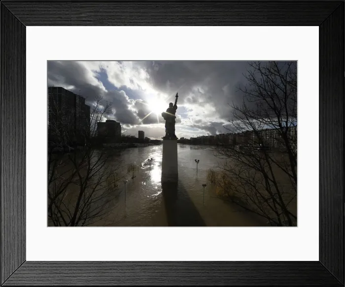 Framed Print : A view shows the Statue of Liberty replica and flooded banks of the River Seine after