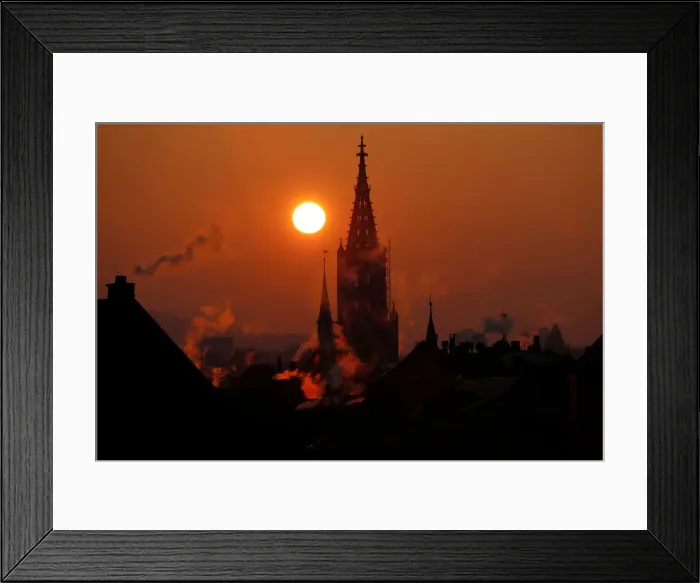 Framed Print : The sun rises behind the Muenster Cathedral during a cold morning in Bern Framed Print : The sun rises behind the Muenster Cathedral during a cold morning in Bern