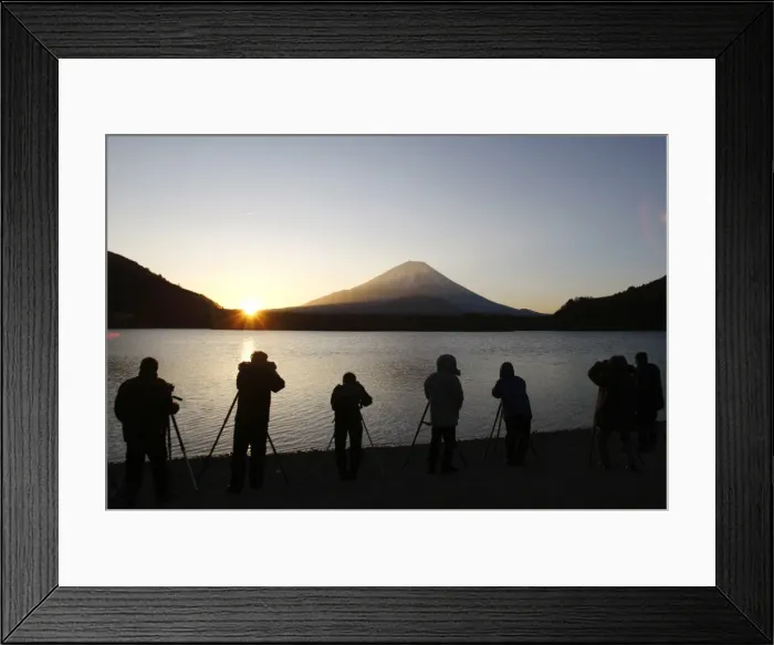 Framed Print : GM1E5CV0QOM01 Framed Print : GM1E5CV0QOM01