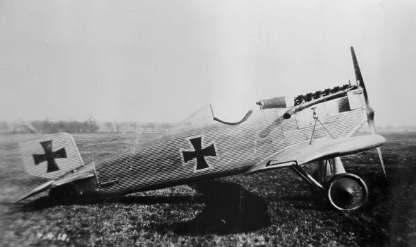 Junkers J7 (on the ground, side view)