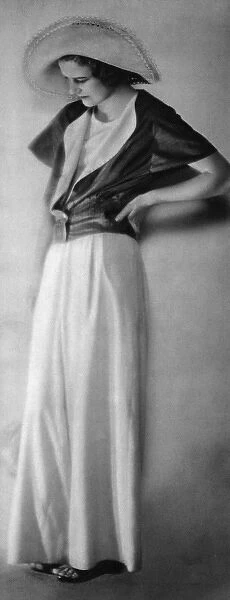 Pyjama suit with wide brimmed hat, 1931