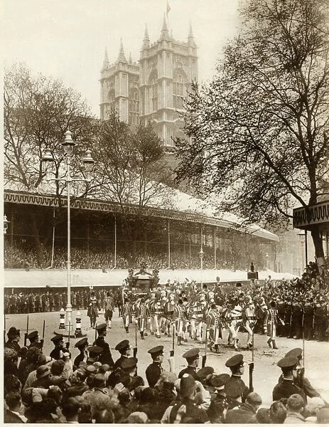 Stage Coach leaving Westminster Abbey 1937