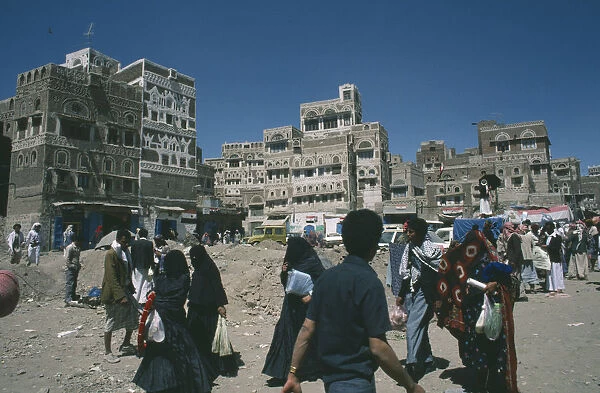 20049838. YEMEN Sanaa Busy Salt Market of the Old City