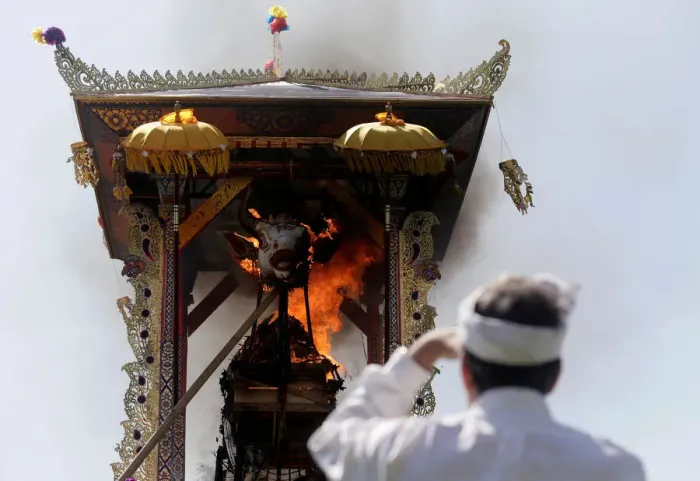 Framed Print : A Balinese man watches the cremation of Ida Anak Agung Ayu Oka Pemecutan Framed Print : A Balinese man watches the cremation of Ida Anak Agung Ayu Oka Pemecutan
