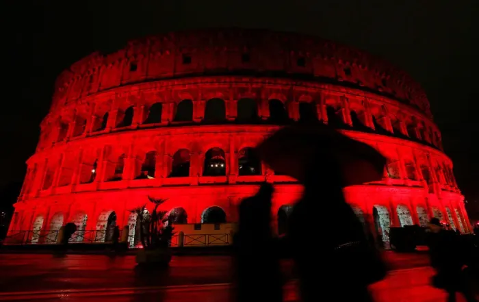 Framed Print : The Colosseum is lit up in red to draw attention to the persecution of Christians around Framed Print : The Colosseum is lit up in red to draw attention to the persecution of Christians around