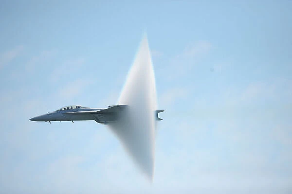 F / A-18F Super Hornet Ring of Water Vapor