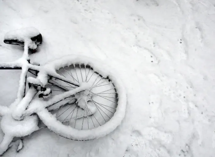 Framed Print : A fallen bicycle lies in the snow in Cambridge in eastern England Framed Print : A fallen bicycle lies in the snow in Cambridge in eastern England