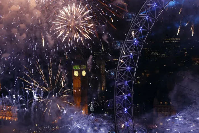 Framed Print : Fireworks explode beside the London Eye and The Houses of Parliament on the River Framed Print : Fireworks explode beside the London Eye and The Houses of Parliament on the River