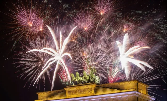 Framed Print : Fireworks explode over the Quadriga sculpture atop the Brandenburg gate during New Year