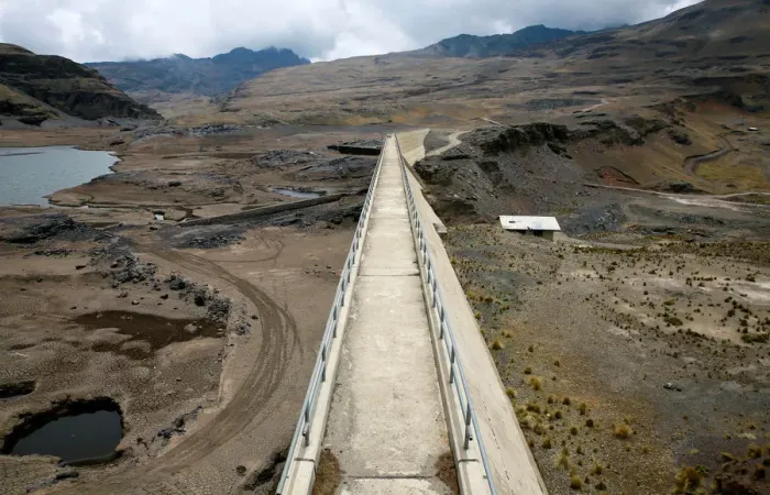 Framed Print : A general view of the dried Ajuan Khota dam, a water reserve affected by drought near La Framed Print : A general view of the dried Ajuan Khota dam, a water reserve affected by drought near La