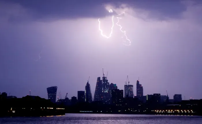 Framed Print : General view as lightning strikes over the city of London Framed Print : General view as lightning strikes over the city of London