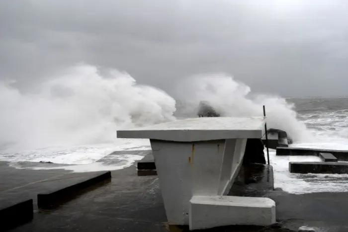 Framed Print : Large waves break over the Forty Foot diving area as Storm Emma makes landfall in Dublin Framed Print : Large waves break over the Forty Foot diving area as Storm Emma makes landfall in Dublin