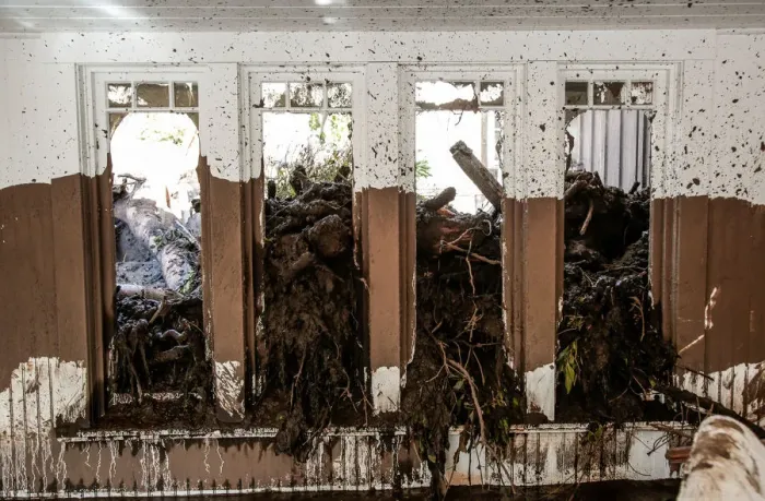 Framed Print : A mud-filled property after a mudslide in Montecito, California Framed Print : A mud-filled property after a mudslide in Montecito, California