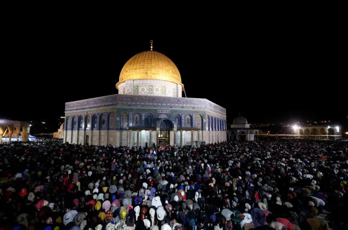 Framed Print : Muslim women pray during Laylat al-Qadr in front of the Dome of the Rock Framed Print : Muslim women pray during Laylat al-Qadr in front of the Dome of the Rock