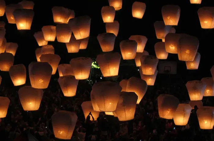 Framed Print : People release sky lanterns ahead of the traditional Chinese Lantern Festival in Pingxi Framed Print : People release sky lanterns ahead of the traditional Chinese Lantern Festival in Pingxi