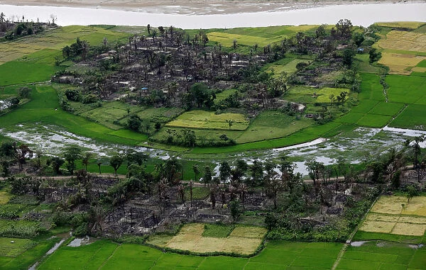 Pictures of the Year: Persecuted Rohingya Muslims flee violence in Myanmar