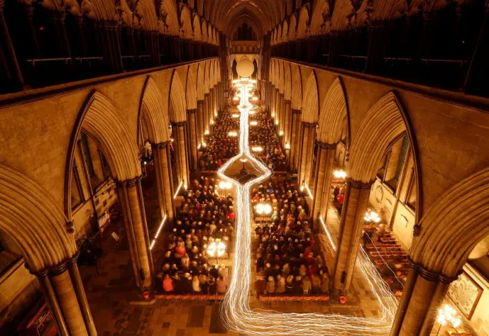Framed Print : Salisbury Cathedral celebrates the beginning of Advent with a candle-lit service Framed Print : Salisbury Cathedral celebrates the beginning of Advent with a candle-lit service