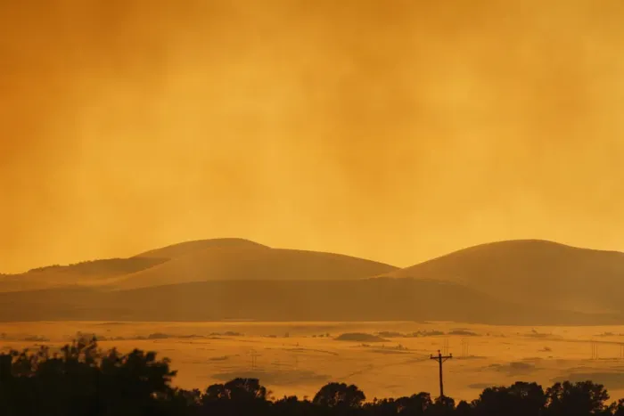 Framed Print : Smoke from the Wallow Wildfire billows over the White Mountains near Eagar Framed Print : Smoke from the Wallow Wildfire billows over the White Mountains near Eagar