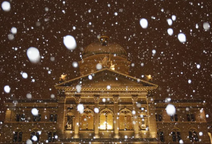 Framed Print : Snow falls in front of Switzerlands federal parliament building in Bern