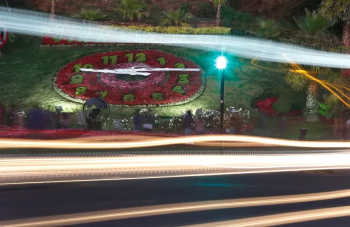 Framed Print : Tourists stand in front of a giant clock made of flowers in Vina del Mar