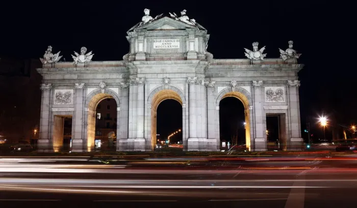 Framed Print : Traffic pass in front of the Alcala Gate, one of Madrids famous landmarks Framed Print : Traffic pass in front of the Alcala Gate, one of Madrids famous landmarks